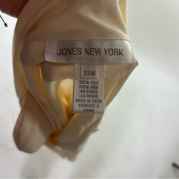 NWT Cream Blouse With Front Buttons- Jones New York - Picture 2 of 10